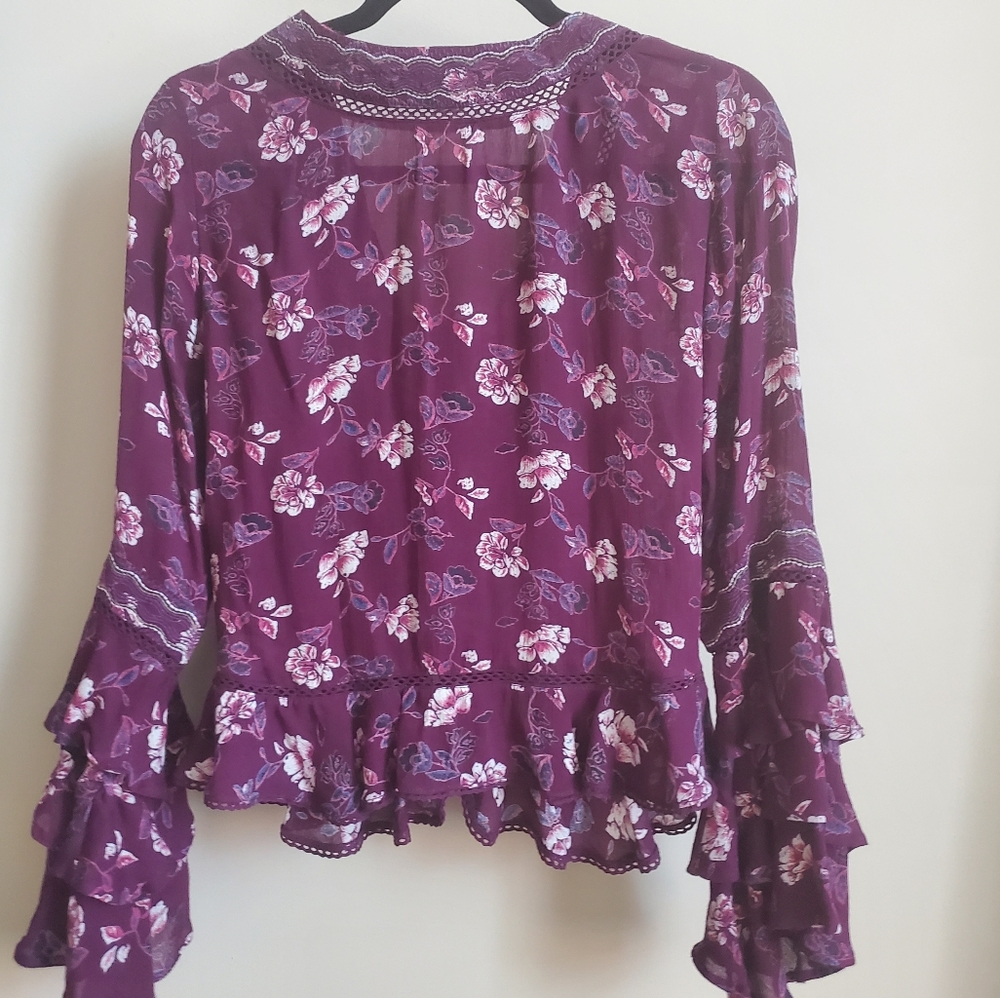 Ruffled Western bell-sleeved top. - Picture 5 of 7